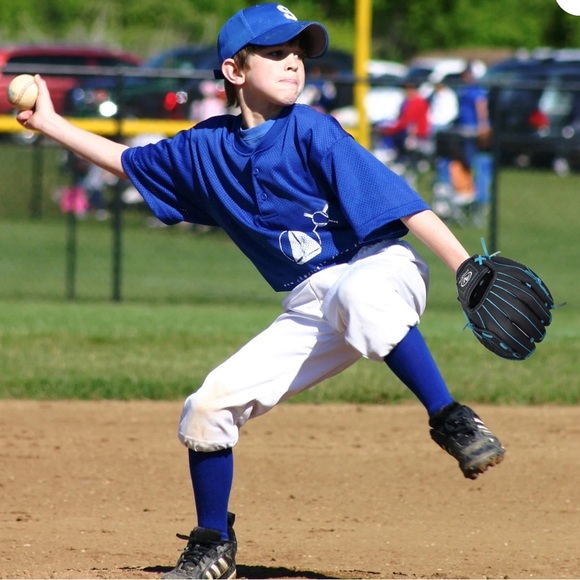 Athletic Works 9.5" Teeball Glove – Youth Beginner Baseball Mitt - Picture 5 of 8